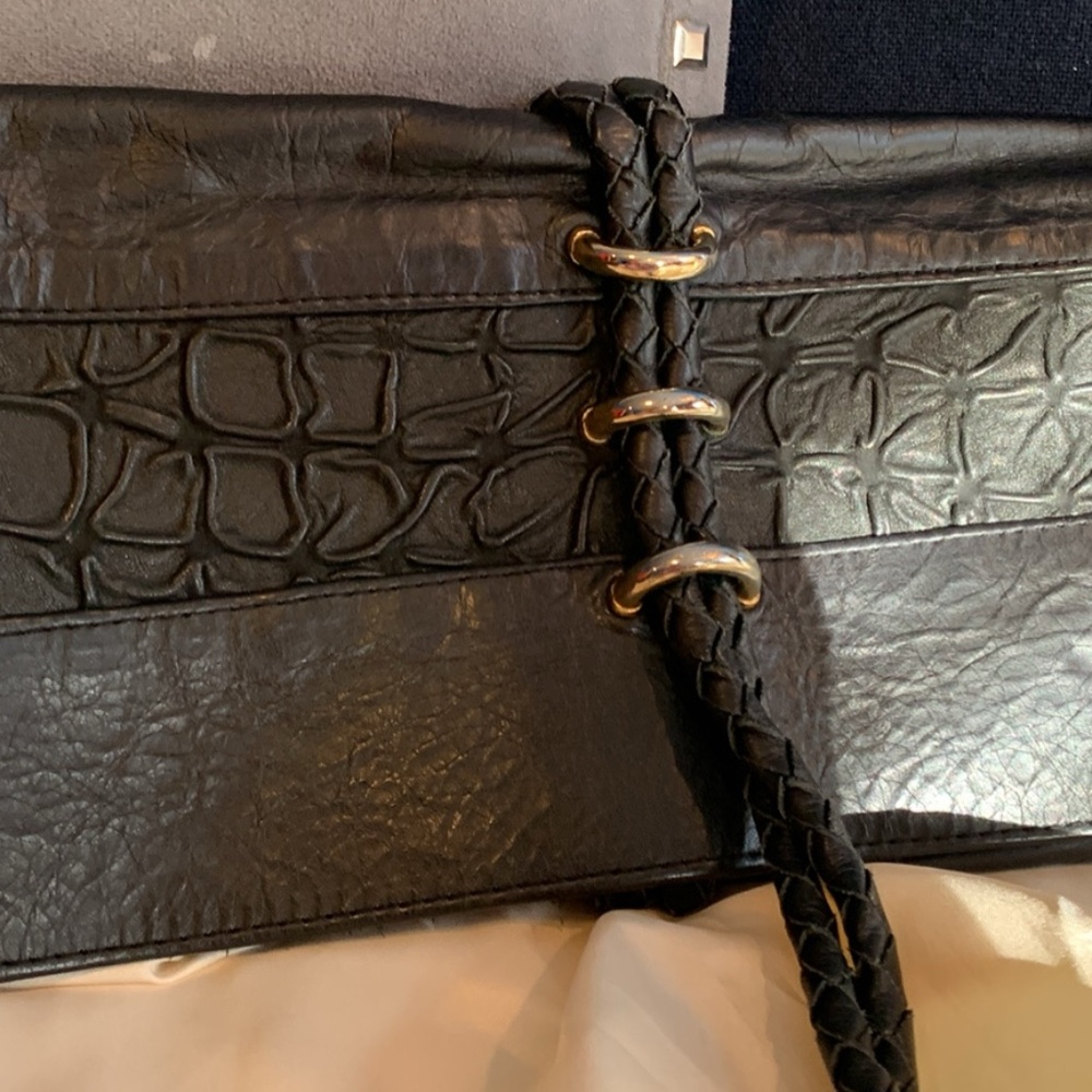 Black clutch
